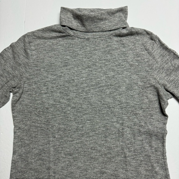 Theory Lightweight Turtleneck in Grey Heather Stripe Size: US- XS - Picture 2 of 11